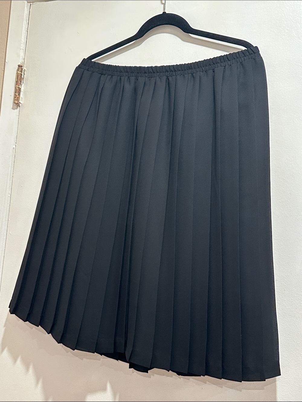 Leslie Faye Women's Black Pleated Skirt - Classic Elastic Waist